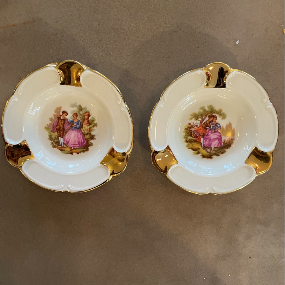 2 Limoges vibtage ashtrays.
